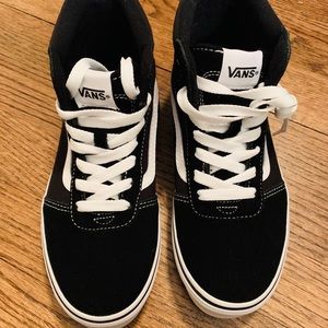 *NWOT* VANS Ward High top suede sneaker Size 4